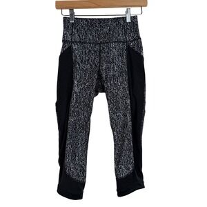 Lululemon Fit Physique Crop‎ Mesh Detail Leggings size 0 Gray/Black